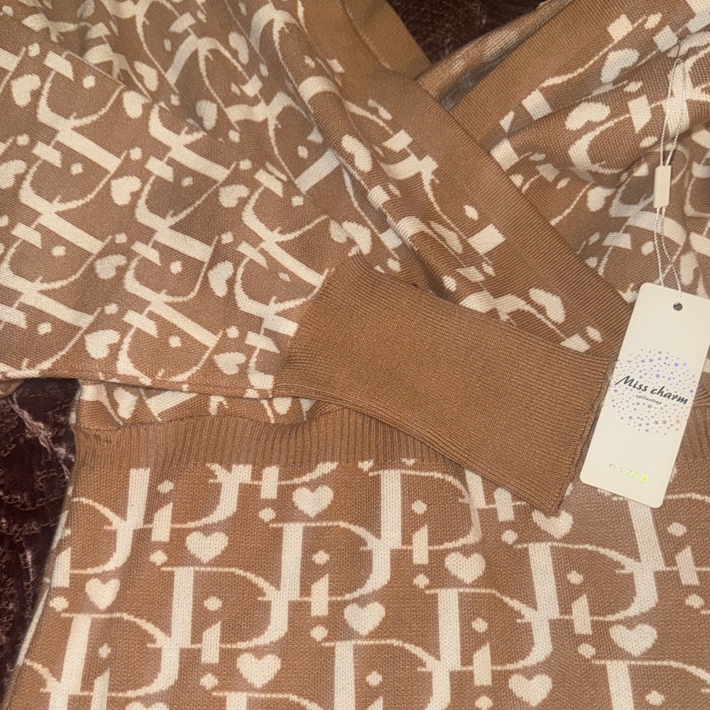 Brown and White Patterned Dress - Picture 16 of 16